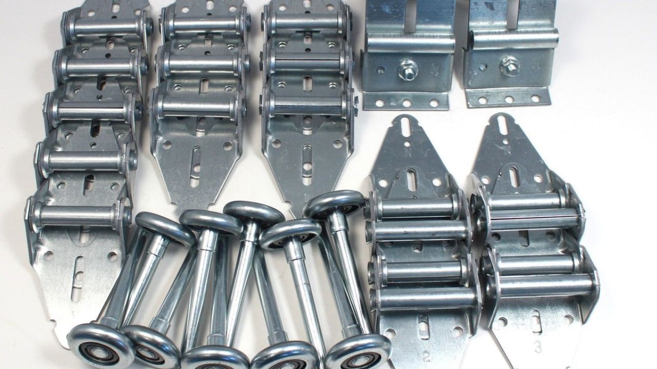 How Rollers and Hinges Keep Your Box Truck Doors Operating Smoothly